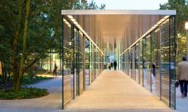 investors-landing-campus-entry-walkway-image