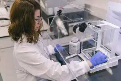 Mitarbeiterin in Analytics Lab