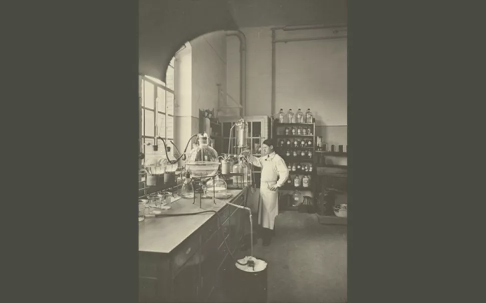 Снимка на фармацевтично проучване в Циба в Базел, Швейцария през 1914г. 