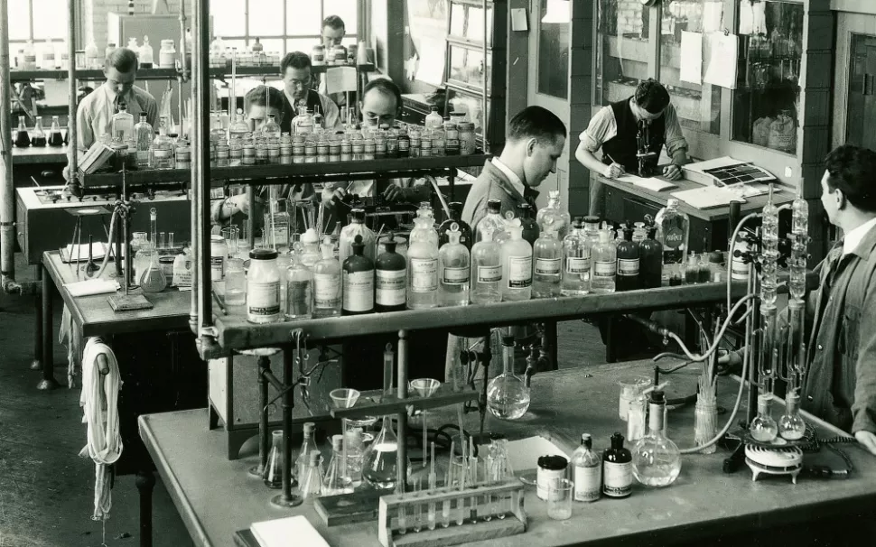 Ранна снимка на фармацевтичния отдел в Сандоз