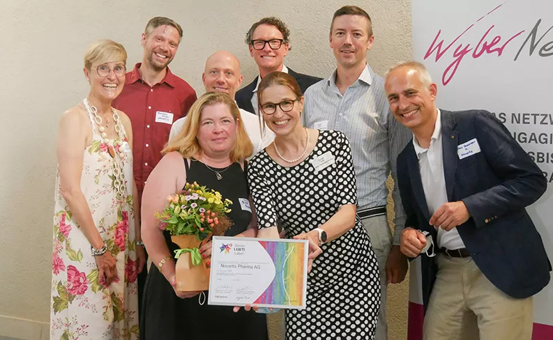 Novartis Mitarbeitende nehmen voller Freude das Swiss LGBTI-Label in Empfang 