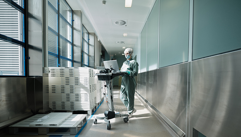 Im Steriles Werk in Stein gelten strikte Hygiene- und Bekleidungsvorschriften