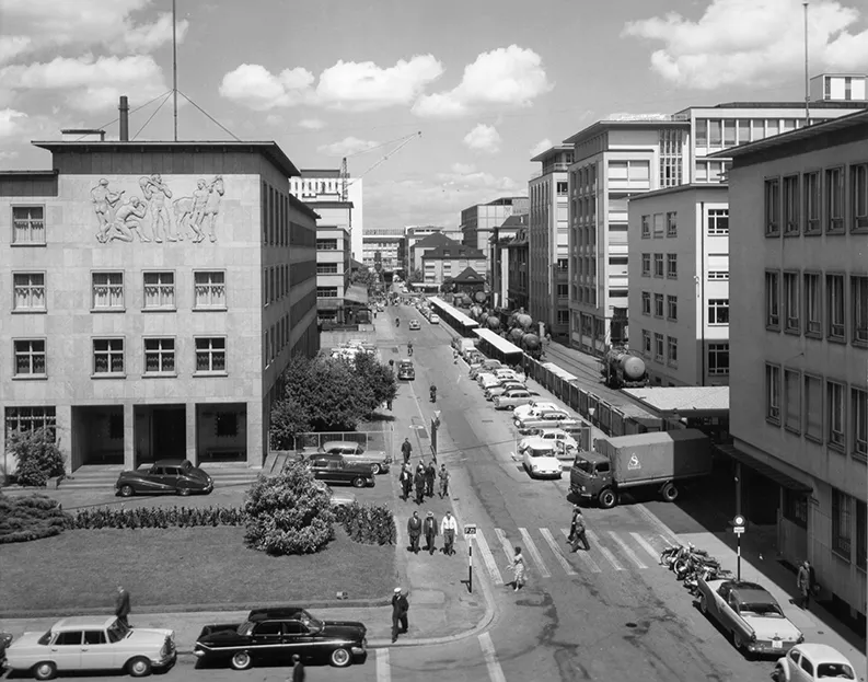 Fabrikstrasse und Verwaltungsgebäude der Sandoz (1961)