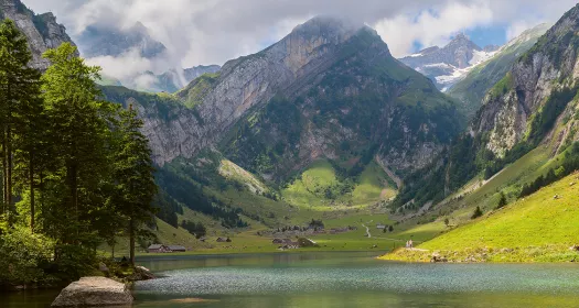Bergsee in den Alpen，Schweiz-Umweltschutz Novartis/Lac de montagne en Suisse