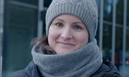Portrait d'une femme en vêtements d'hiver