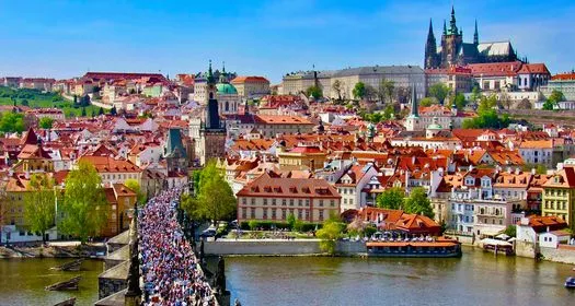 Praha, pohled od Vltavy na Pražský hrad