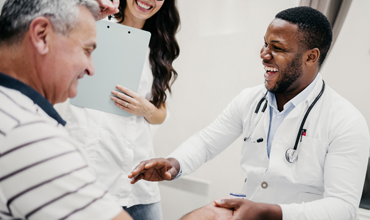 Arzt und Patient im Gespräch