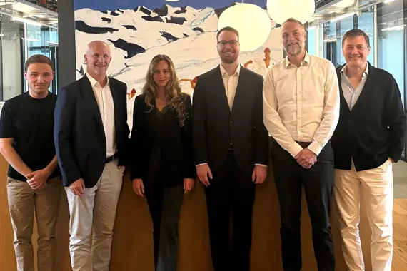 Projektpartner, von links nach rechts: Sebastian Wetscher, Projektmanager bei myon.clinic; Nicolas X. Weber, Head Innovation & Activation bei Novartis; Pia Greilich, Projektmanagerin bei myon.clinic; Moritz Reinsch, Associate Director Health Care System Partnerships bei Novartis; Simon Glück, Geschäftsführer der myon.coach GmbH; Christian Hieronimi, Geschäftsführer der myon.coach GmbH