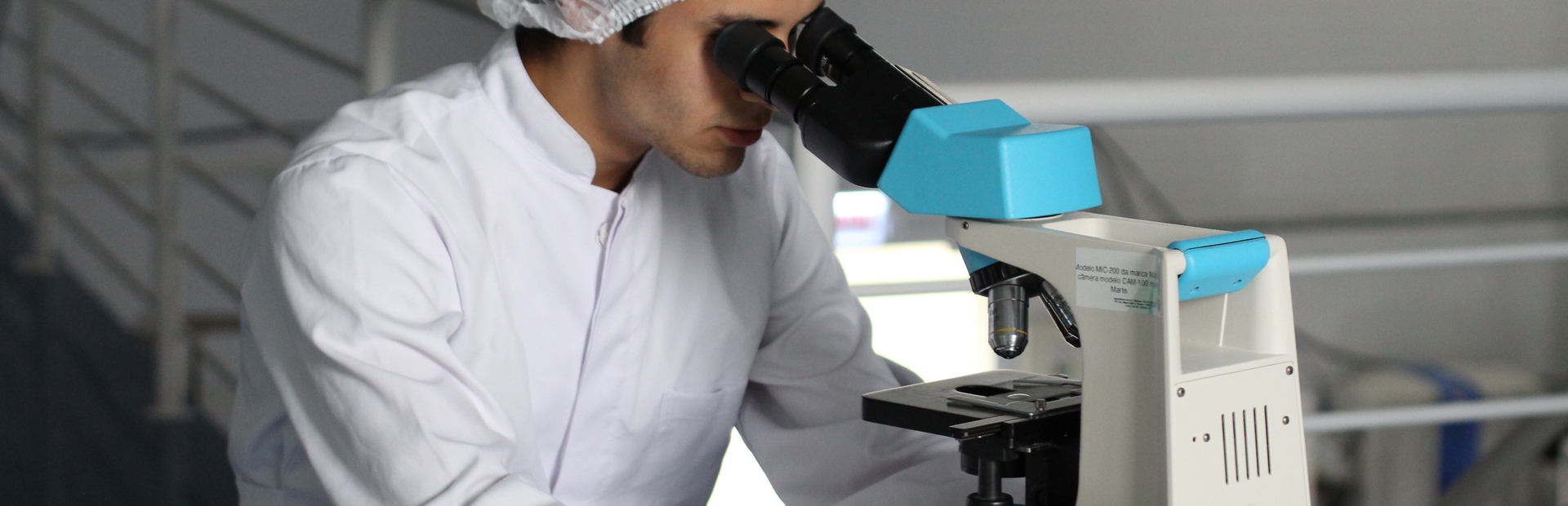Científico en el laboratorio
