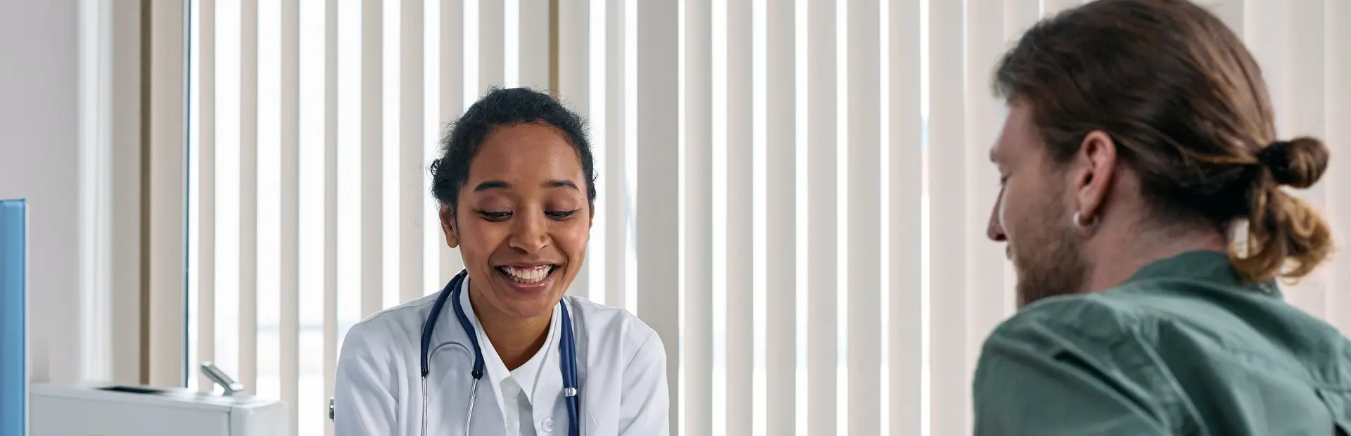 Médico y paciente en consulta