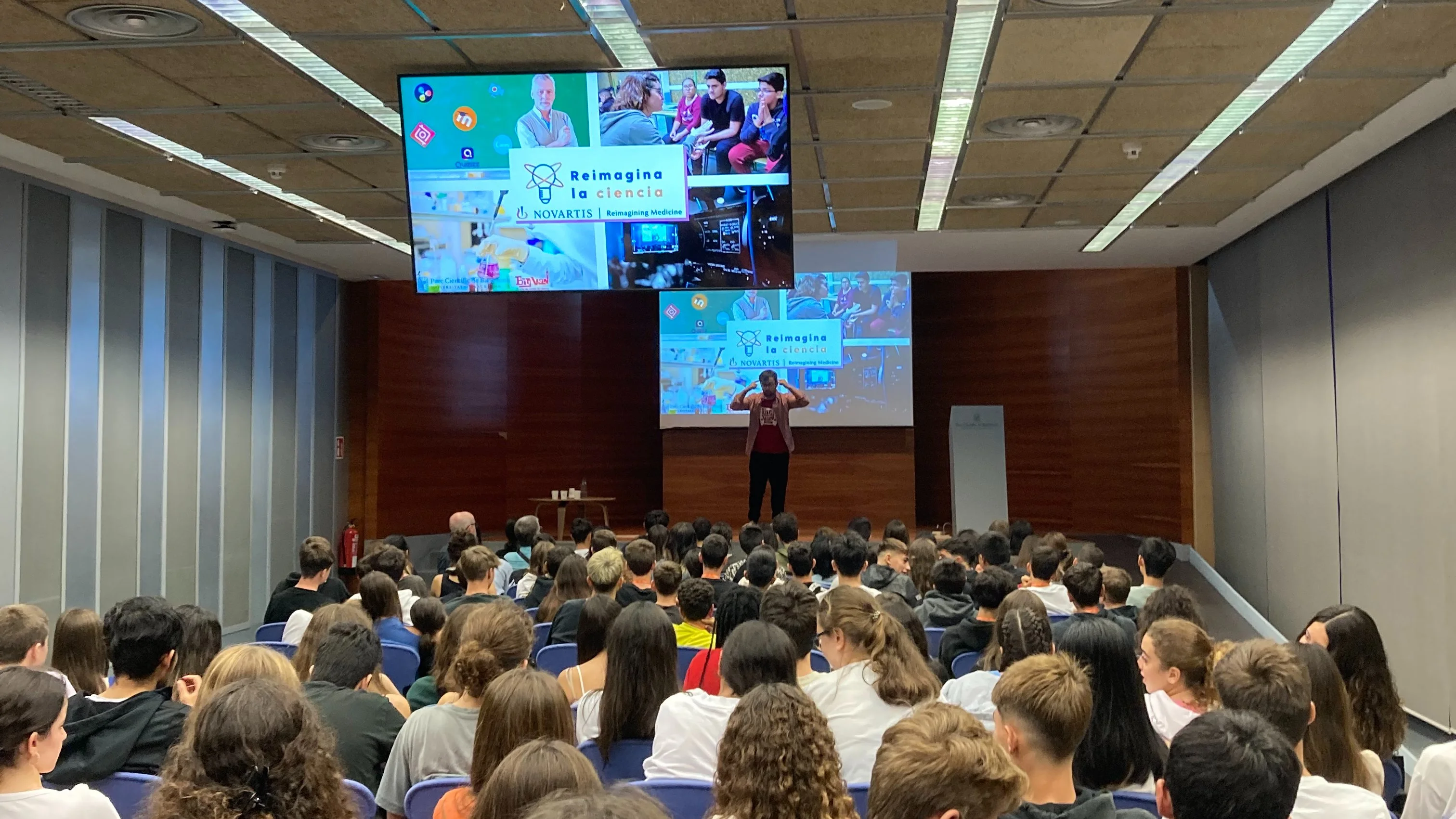 Monólogos científicos dirigidos por Big Van Ciencia