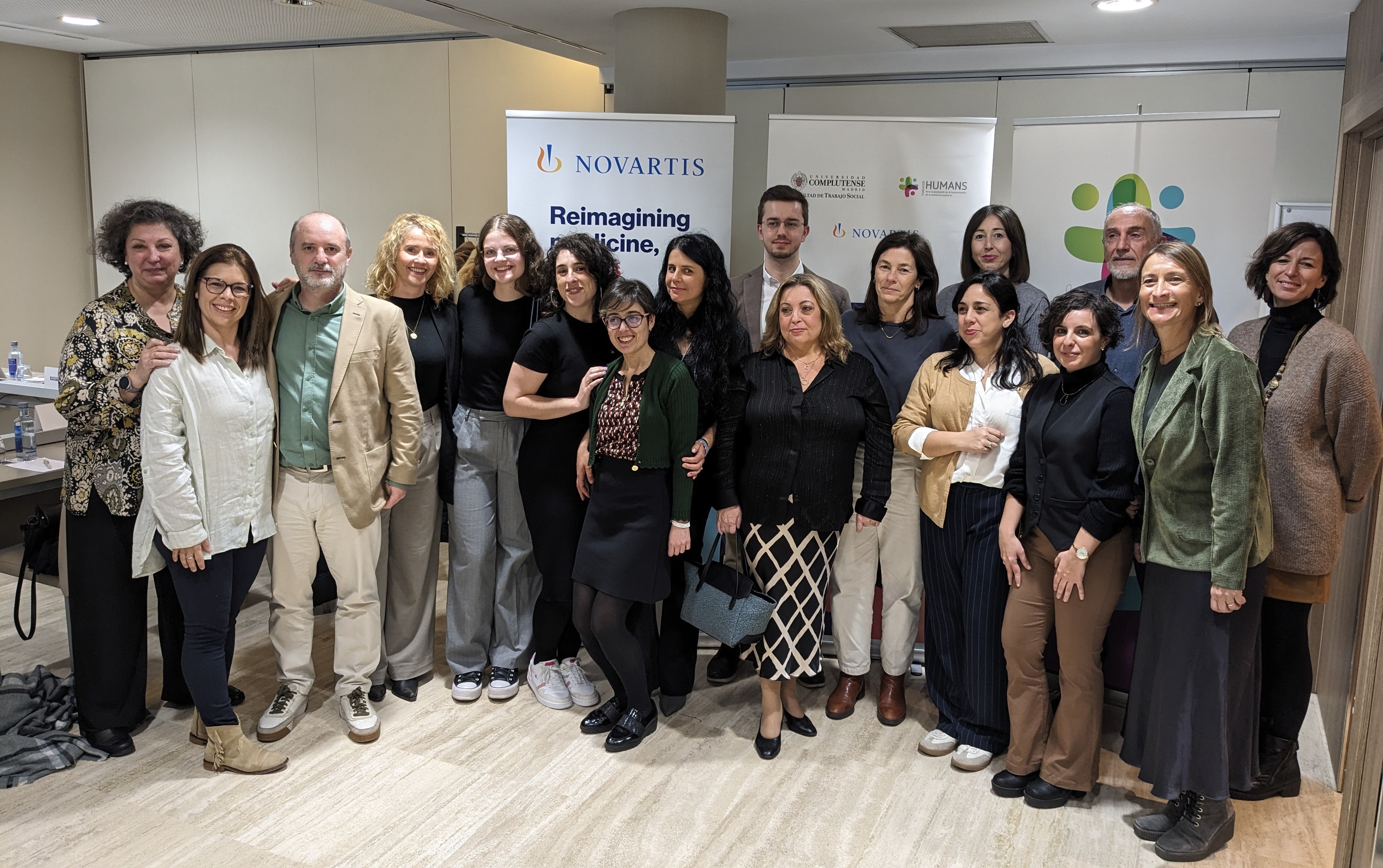 Alumnos y docentes del III curso Participación Ciudadana en la Toma de Decisiones en Salud, en el acto de clausura del mismo
