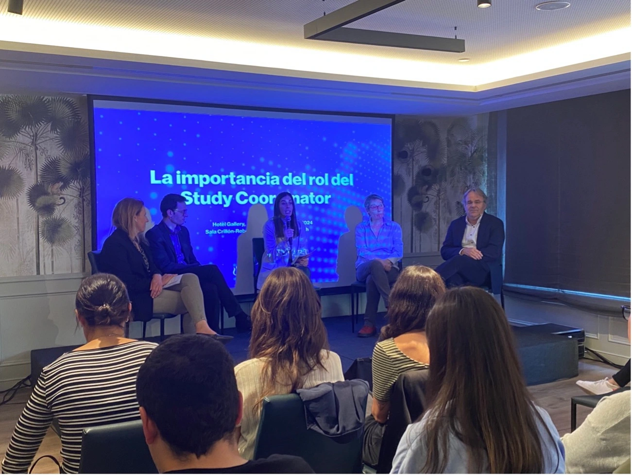 De izquierda a derecha: Raquel Solergastó, Iván Victoria, Núria Bascuñana, Neus Cols y Juan Carlos García Pagán en la mesa redonda del evento
