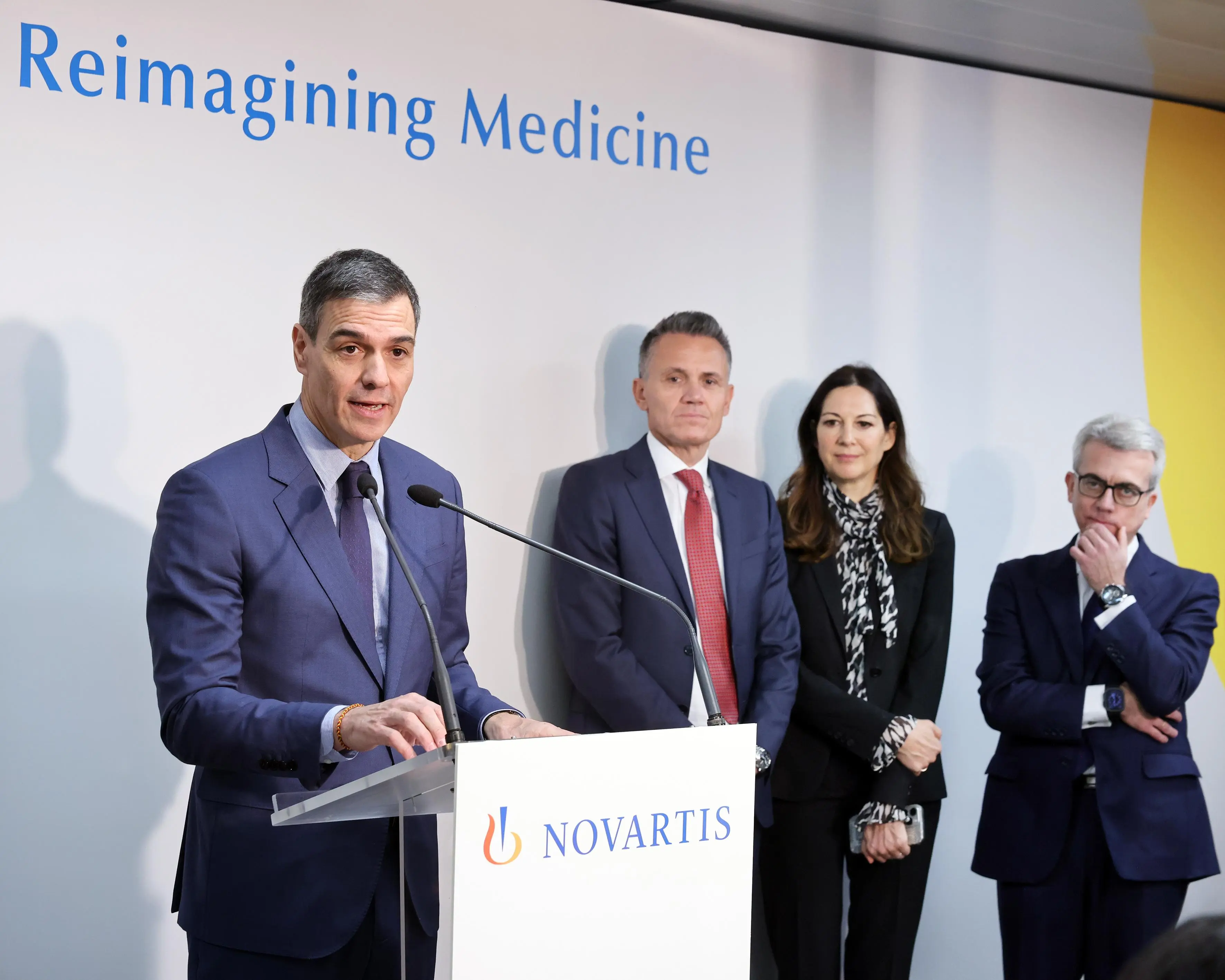 2.Ndp_El presidente del Gobierno visita la planta de Novartis en La Almunia