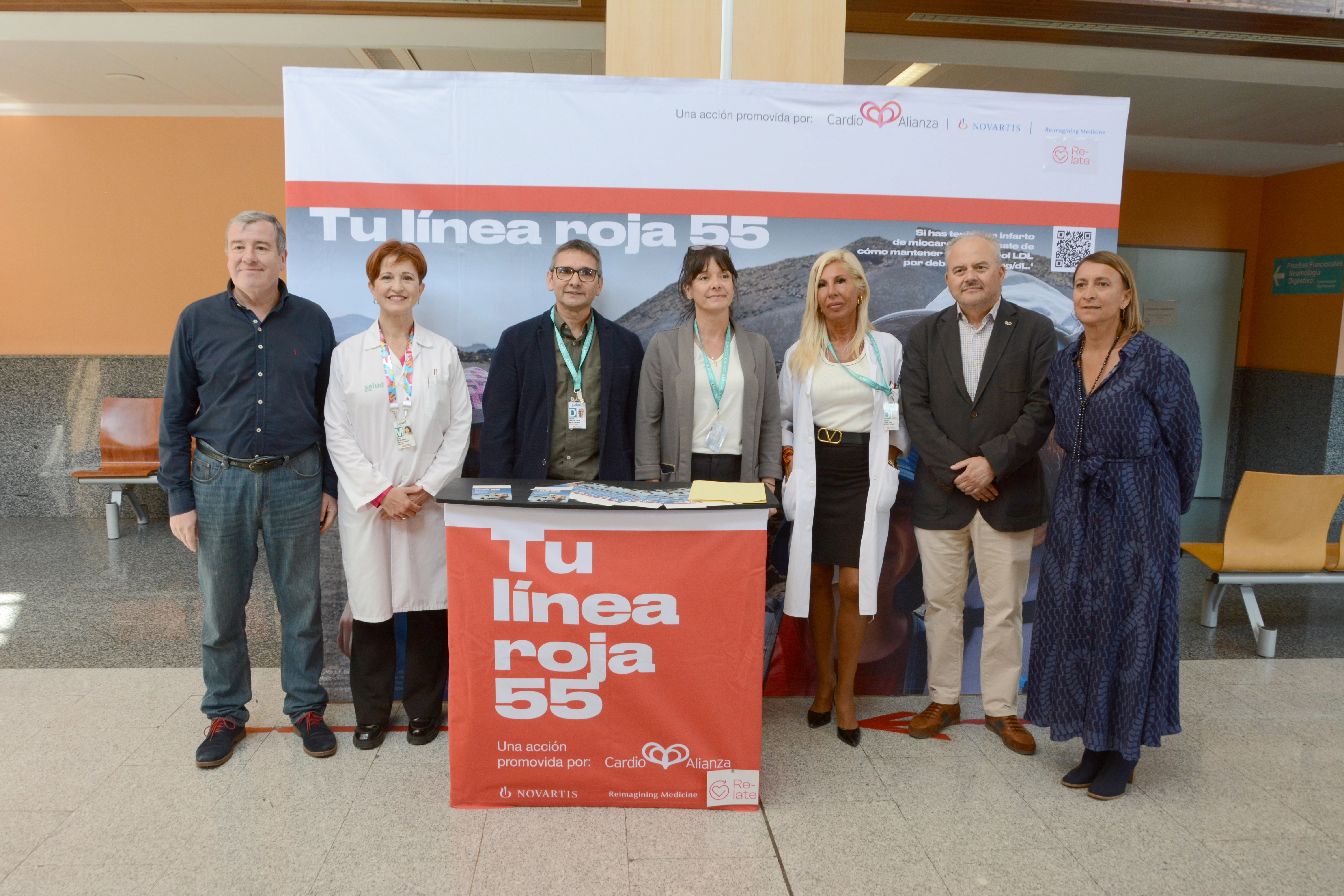 José Carlos Turón, presidente de Re-late; Dra. María del Rosario Ortas, jefa del servicio de Cardiología del HUMS; Juan Roberto Cabestre, director de Enfermería de Atención Primaria del HUMS; Silvia Lorén, directora Médica de Atención Primaria del HUMS, Mercedes Alcaine, directora de Enfermería del HUMS; Tomás Fajardo, presidente de Cardioalianza; y Josefina Lloret, responsable del área de Comunicación y Pacientes del área Cardiovascular de Novartis.
