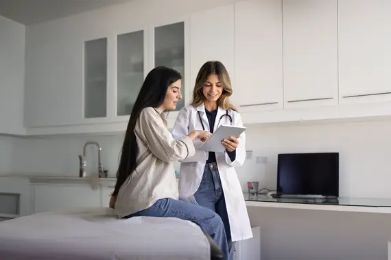 Paciente mujer en consulta médica