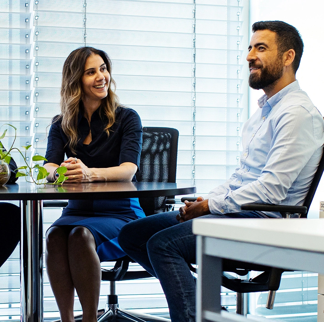 Equipo de Novartis riendo