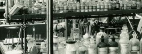 En 1996, Novartis nait de la fusion de Ciba-Geigy et de Sandoz.