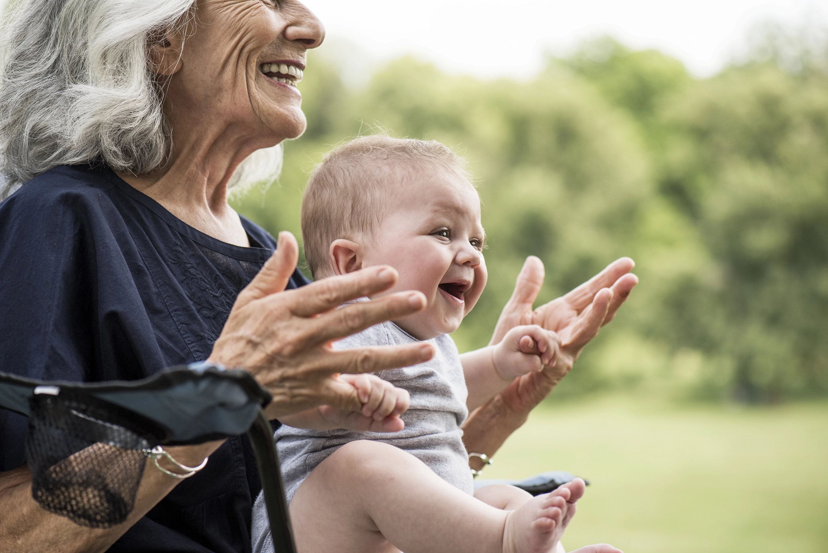 Nagymama kisbabával