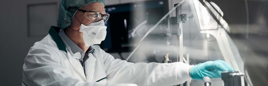 Scientist in lab schnell