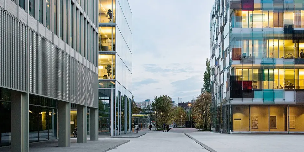 Nel 2015 Novartis completa una serie di transazioni che portano l’azienda a concentrarsi su tre divisioni principali: Innovative Medicines, Alcon (cura dell’occhio) e Sandoz (generici e biosimilari)