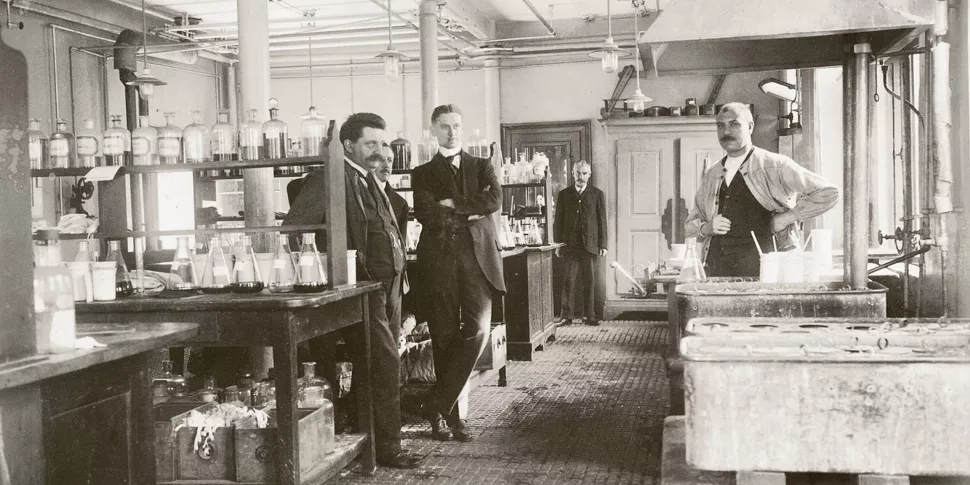 Nel 1900, Ciba produce la sua prima sostanza farmaceutica: Vioform