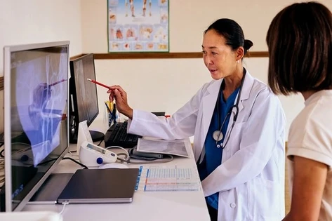 doctor-explaining-a-scan-to-their-patient-media-content