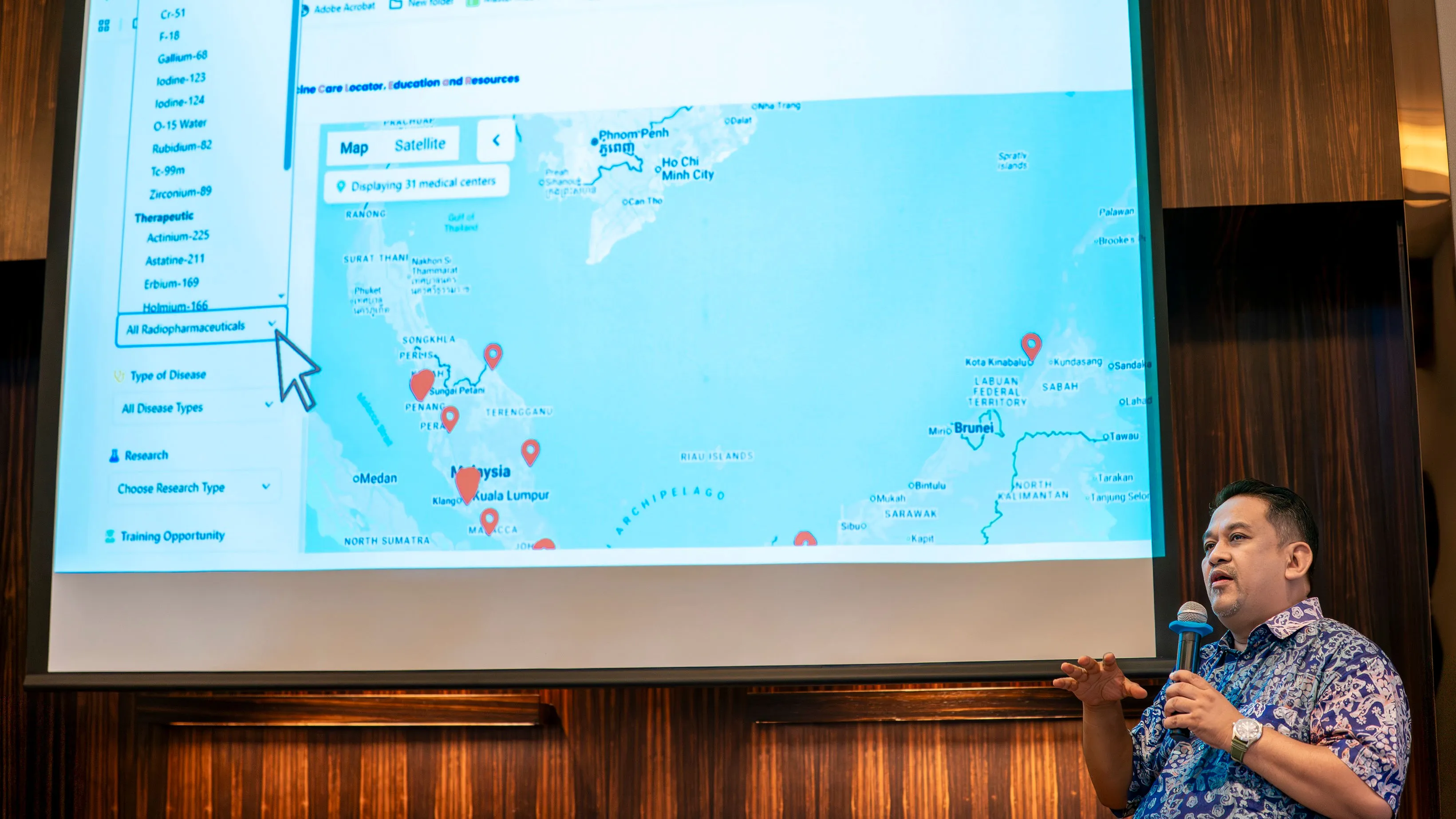 Dr Mahayuddin Abdul Manap (President of MSNMMI) sharing about MyNuCLEaR