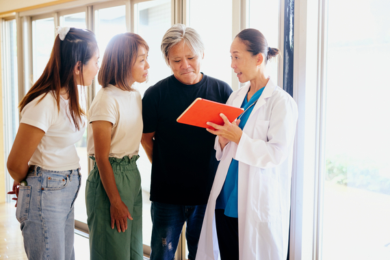 doctor-and-patients-discuss-illness-1