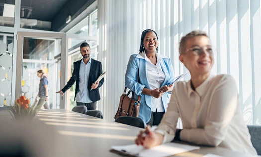Zakelijke bijeenkomst in een modern kantoor