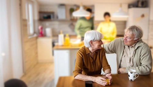 Seniorzy podczas rozmowy