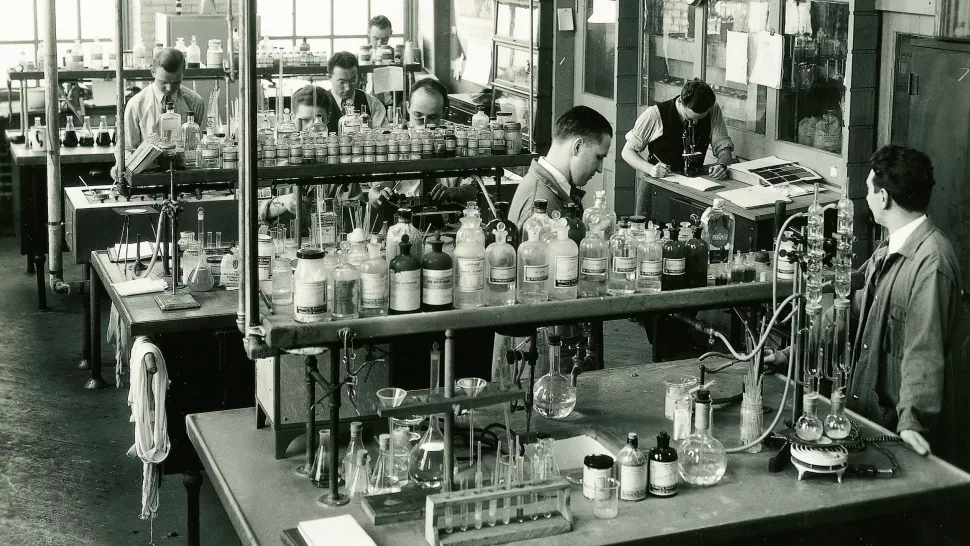 Ранняя фотография фармацевтического отдела в «Сандоз»