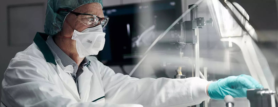 Scientist working in a lab in Schnell