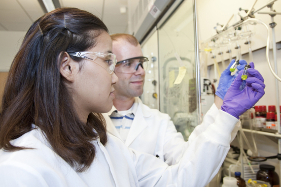 Mentor and intern in the lab