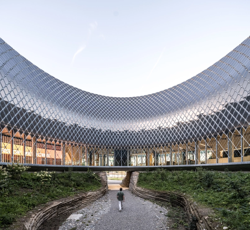 View from “Hohlweg” passing under the Novartis Pavillon