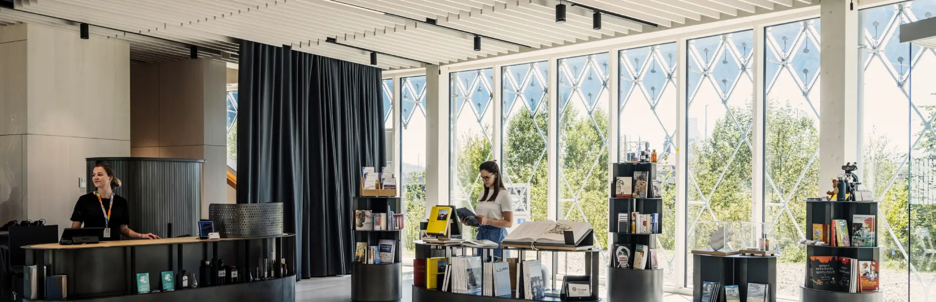 Novartis Pavillon reception with bookshelves and seating area