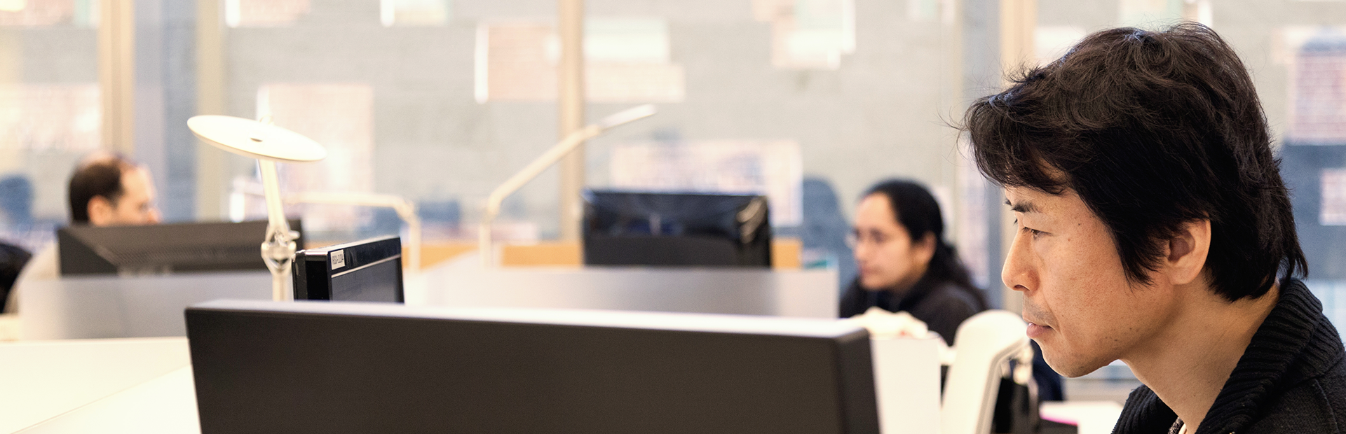 Three data and digital research experts working on computers in a Novartis office. Across Novartis R&D, teams are taking advantage of rapid advances in digital technologies to cut the time it takes to discover and develop drugs for patients while further improving on quality, safety, and the patient experience.