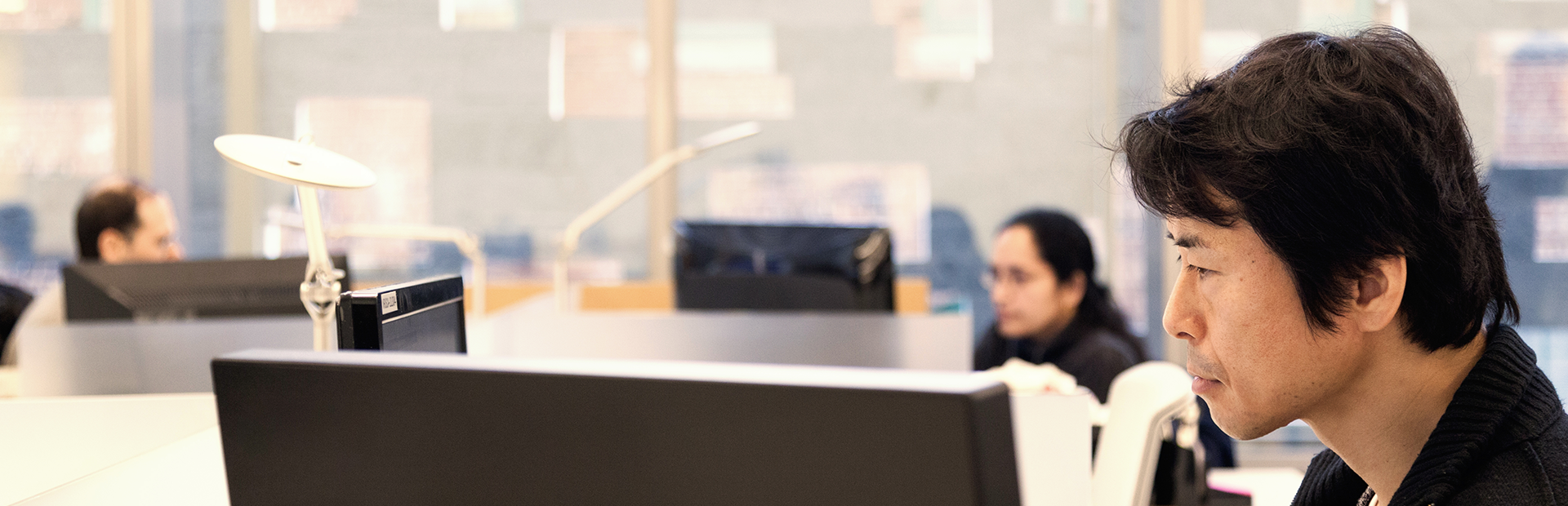 Three data and digital research experts working on computers in a Novartis office. Across Novartis R&D, teams are taking advantage of rapid advances in digital technologies to cut the time it takes to discover and develop drugs for patients while further improving on quality, safety, and the patient experience.