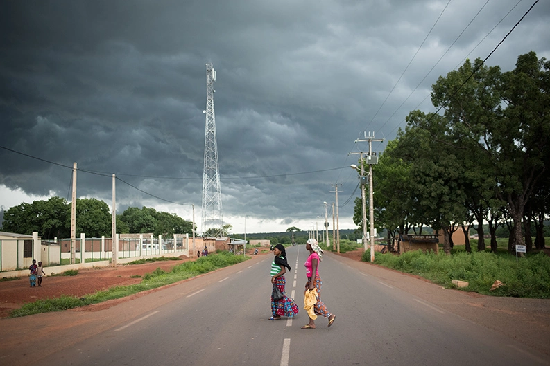Women crossing the street in Bougoula-Hameau