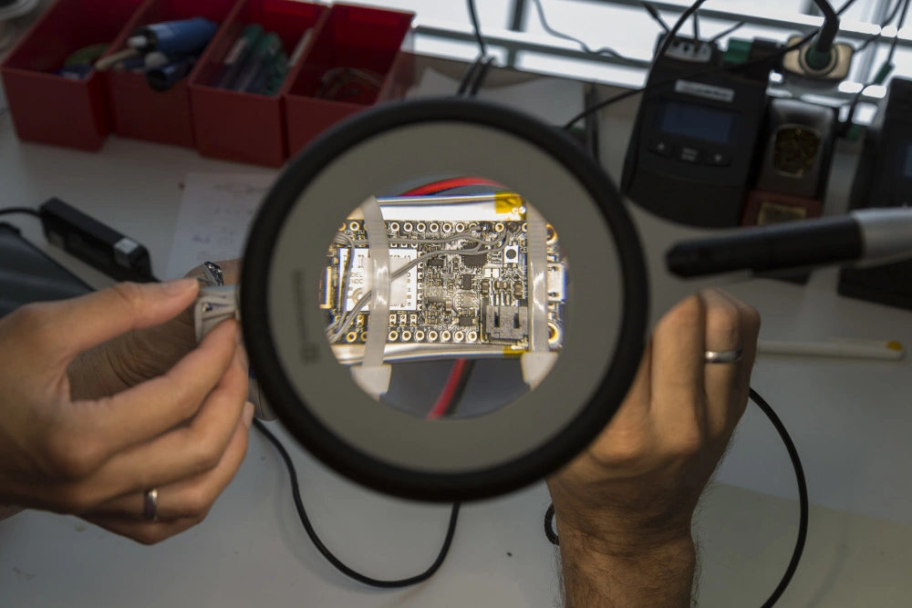 Leung and Schmied have developed a unique device that could shed light on the causes of myopia.
