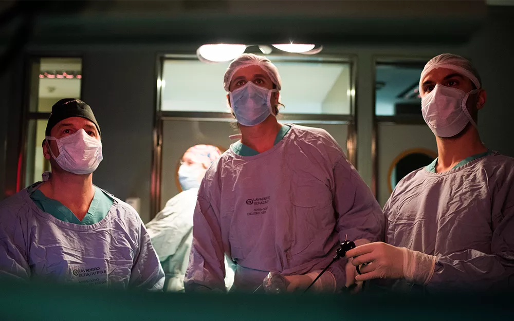 Transplant team guides surgical instruments using video monitor