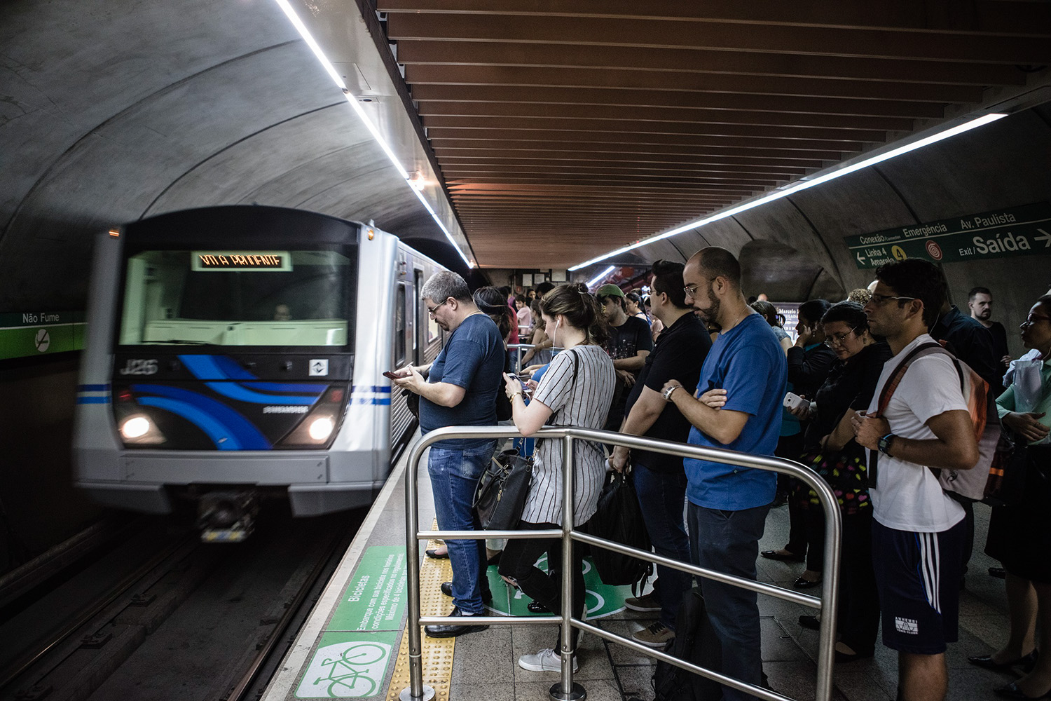 Crowd waiting in the subway