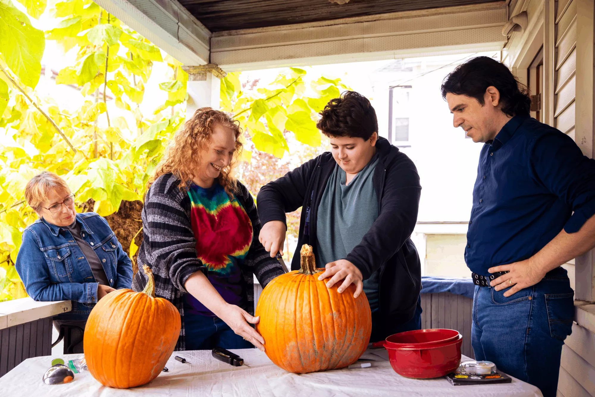 Laurie carves Halloween pumpkins with her family