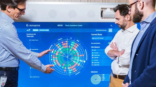 Dr. Luca Finelli demonstrates to his team members the interface of the predictive module Sense on a screen.
