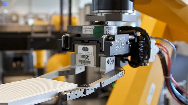 Robot in medical lab