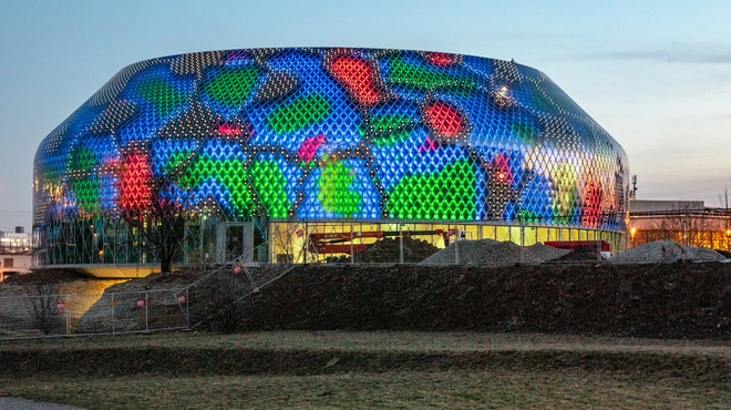Illumination of zero-energy media facade of the Novartis Pavillon – artwork by Semiconductor.