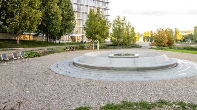 View to Asklepios building, oscillation bench in the front