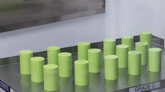 Radioligand therapy canisters / lead-shielded canisters contain RLT doses
