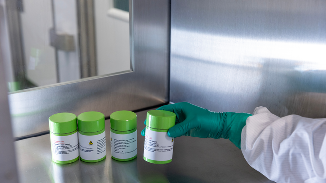 RLT canister / lead-shielded canister contains RLT doses