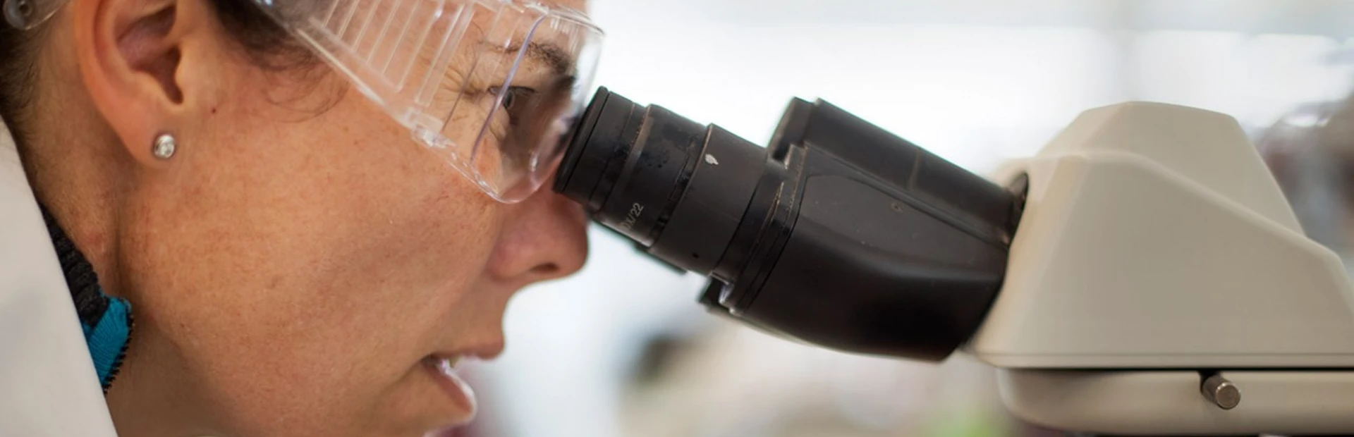 NIBR researcher Jennifer Allport-Anderson looks into a microscope